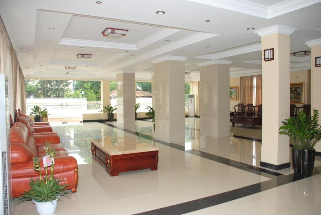 Golden Hill Hotel - Lashio Екстериор снимка