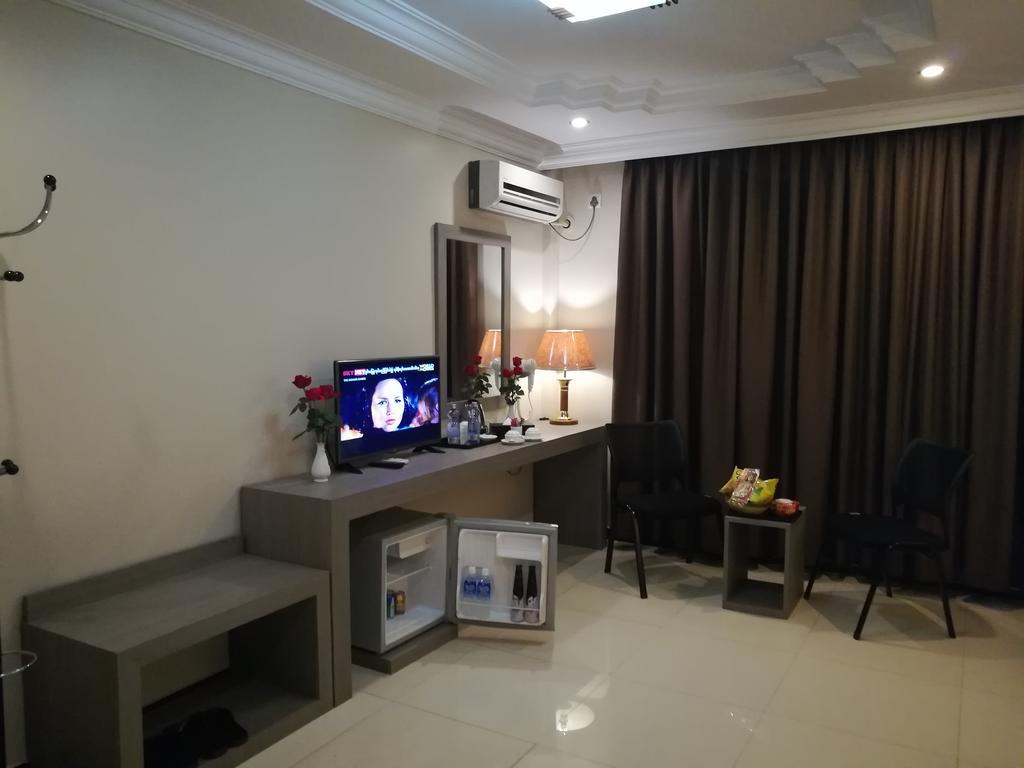 Golden Hill Hotel - Lashio Екстериор снимка