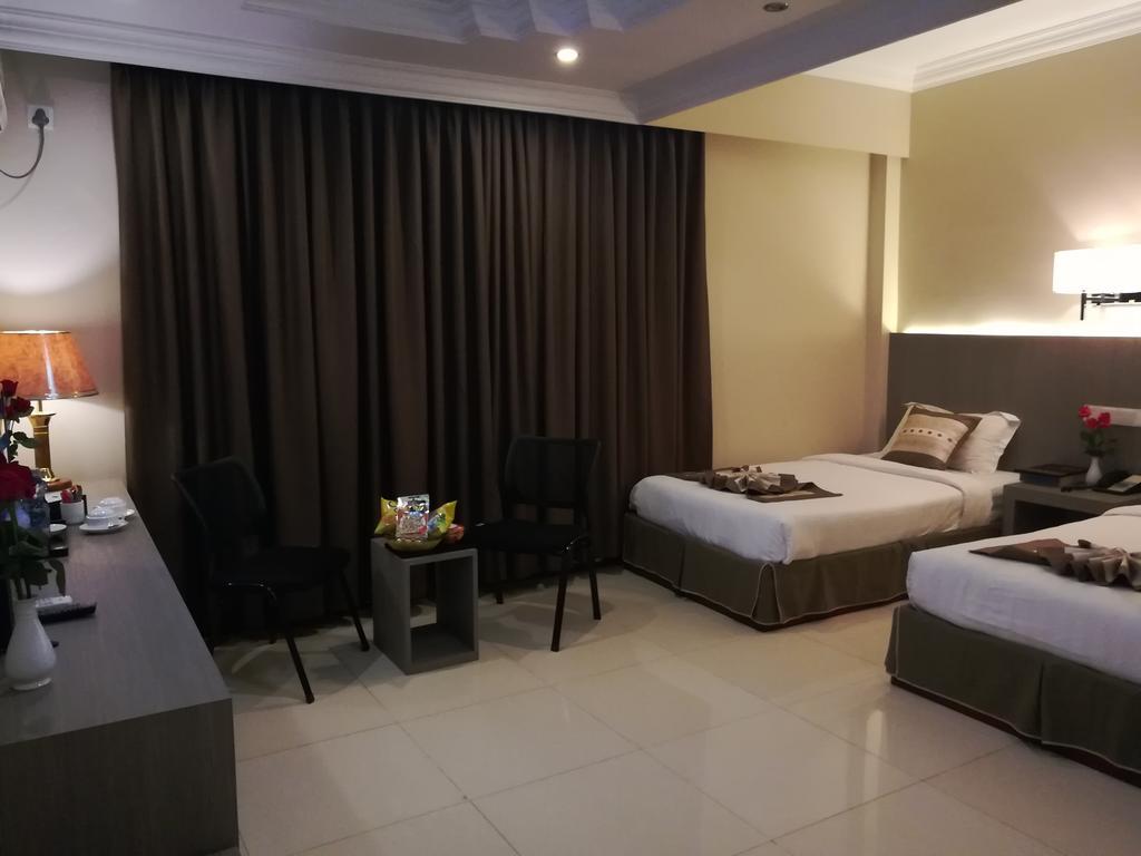 Golden Hill Hotel - Lashio Екстериор снимка