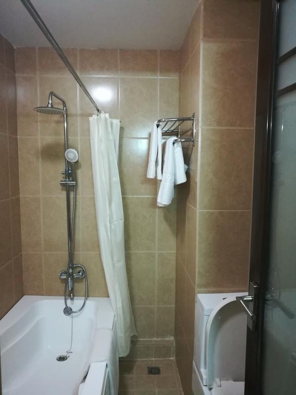 Golden Hill Hotel - Lashio Екстериор снимка