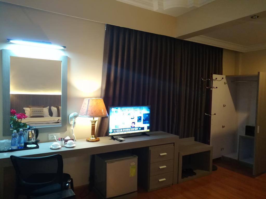 Golden Hill Hotel - Lashio Екстериор снимка